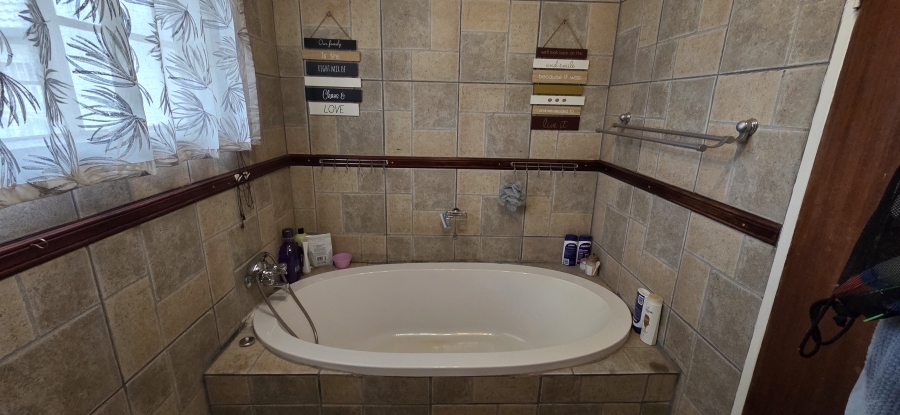 4 Bedroom Property for Sale in Monument Heights Northern Cape